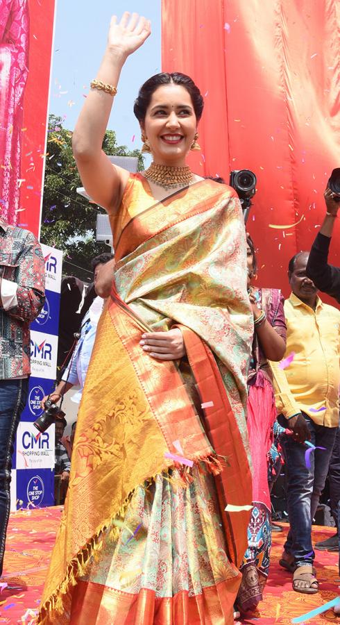 Actress Rashi Khanna Inaugurates CMR Shopping Mall At Hanamkonda - Sakshi12