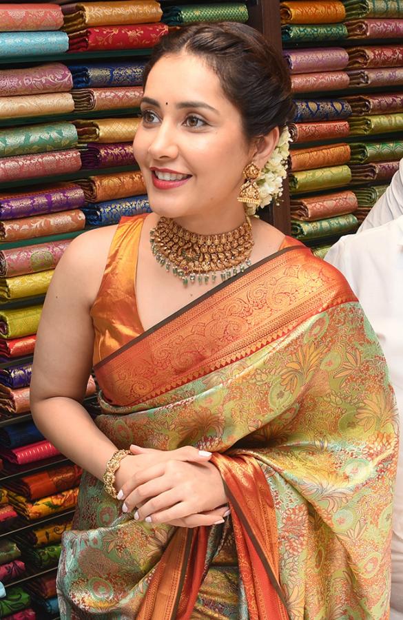 Actress Rashi Khanna Inaugurates CMR Shopping Mall At Hanamkonda - Sakshi8