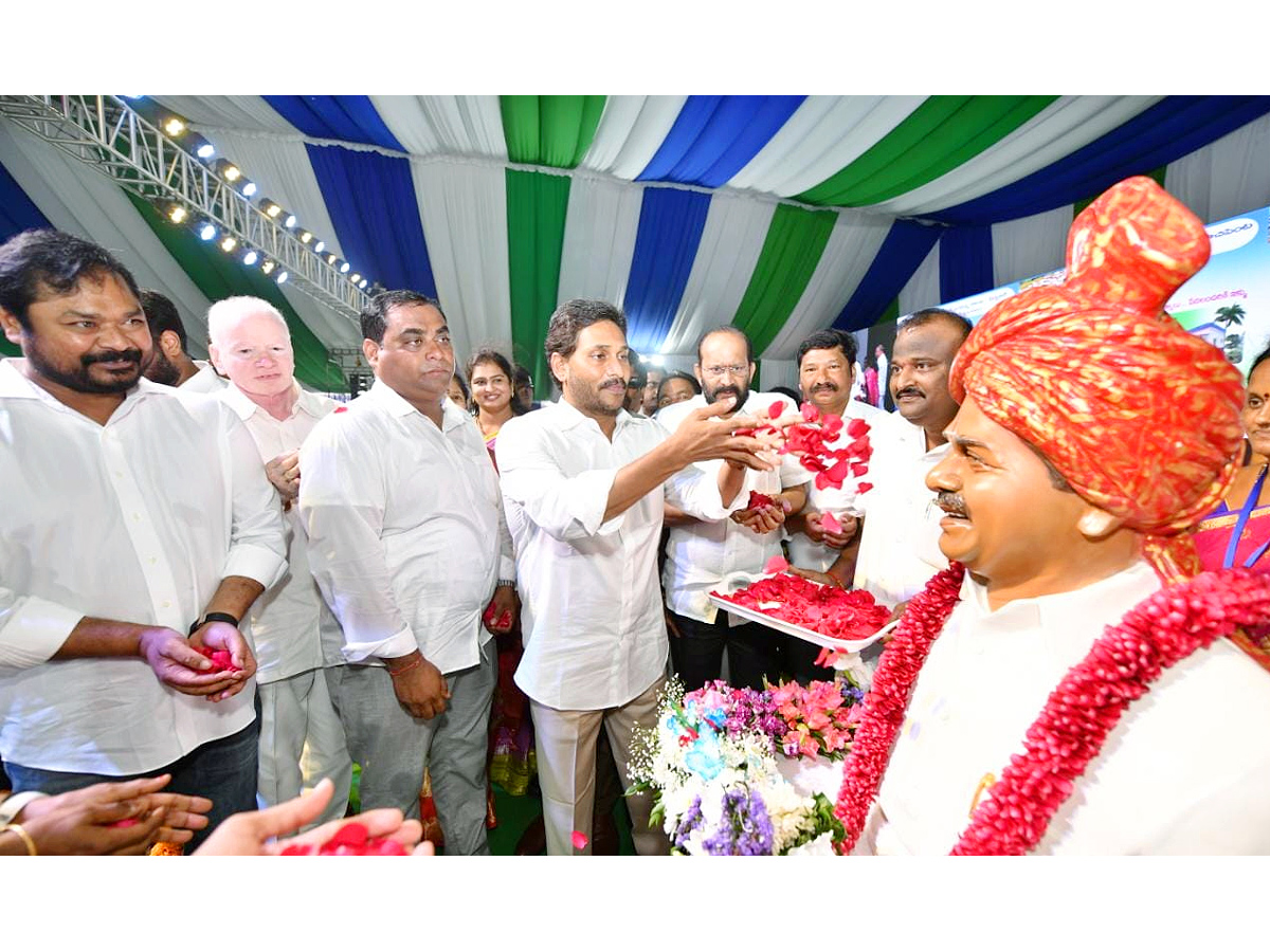 CM Jagan Public Meeting Kakinada Samarlakota Photos Photos - Sakshi14