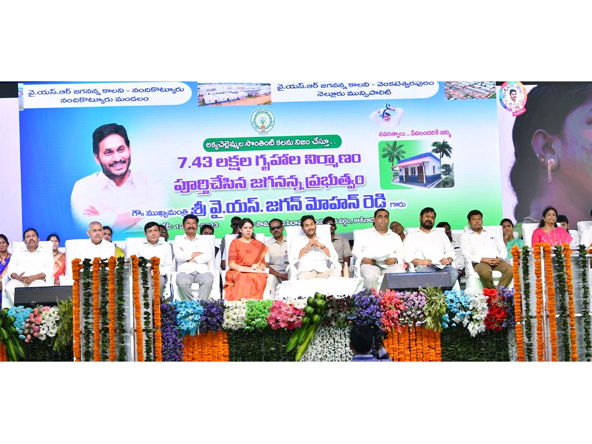 CM Jagan Public Meeting Kakinada Samarlakota Photos Photos - Sakshi16