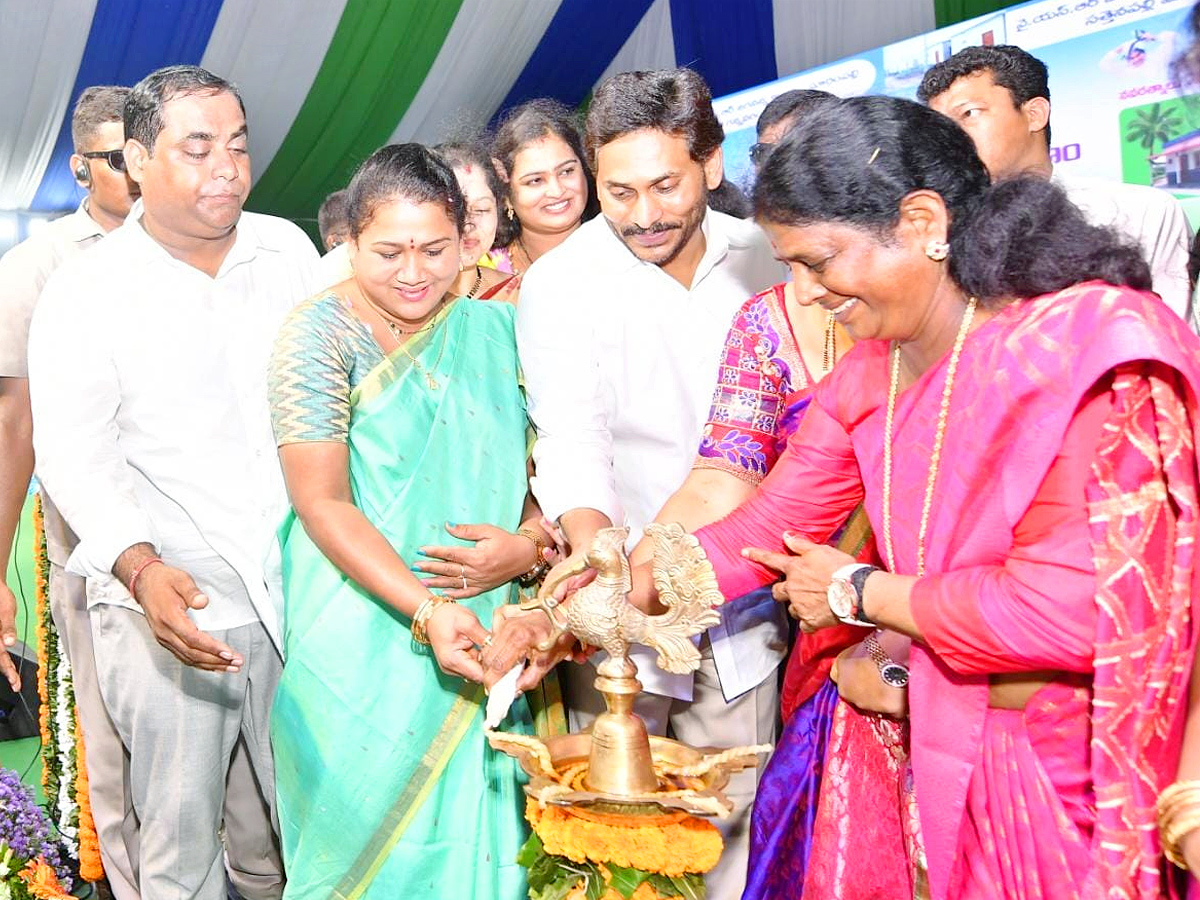 CM Jagan Public Meeting Kakinada Samarlakota Photos Photos - Sakshi17