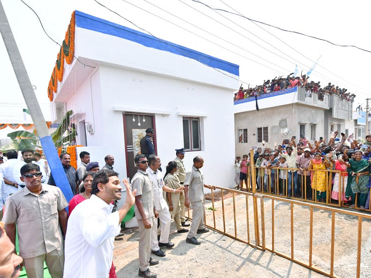 CM Jagan Public Meeting Kakinada Samarlakota Photos Photos - Sakshi12