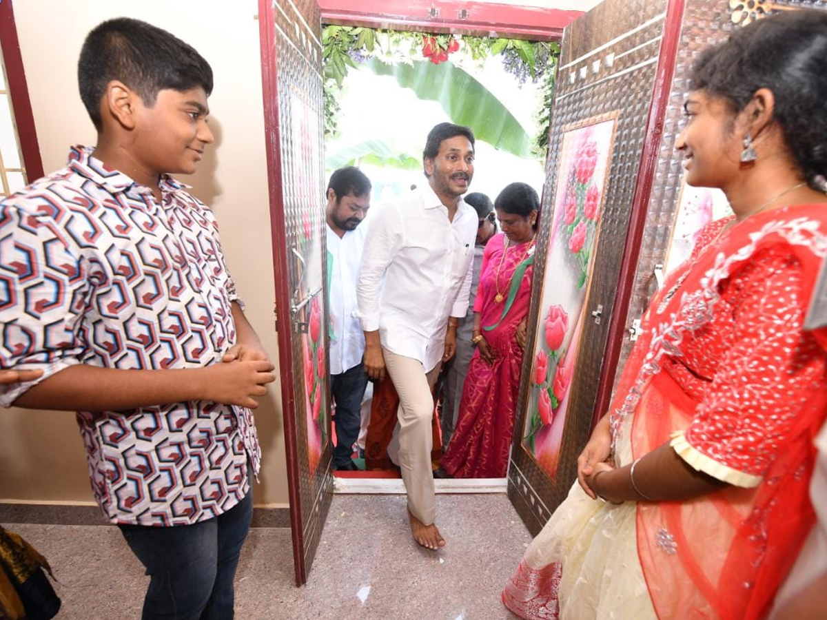 Jagananna Colony House Warming Ceremony Event In Samarlakota, Photos Goes Viral - Sakshi39