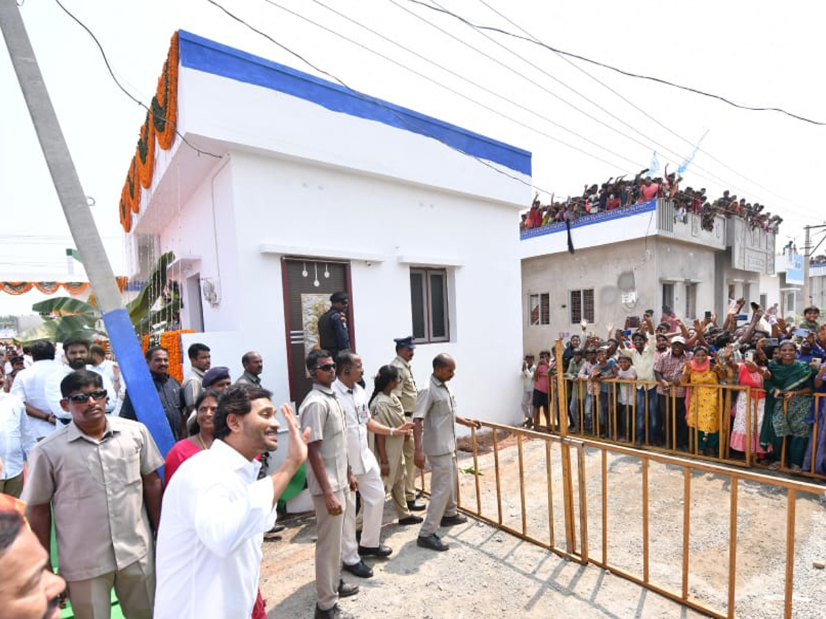 Jagananna Colony House Warming Ceremony Event In Samarlakota, Photos Goes Viral - Sakshi43