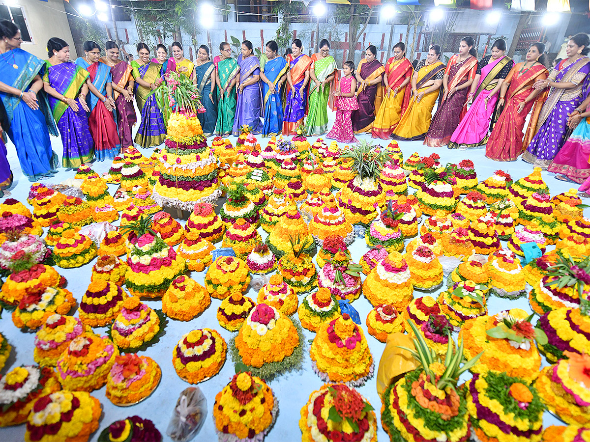 bathukamma celebrations in hyderabad - Sakshi1