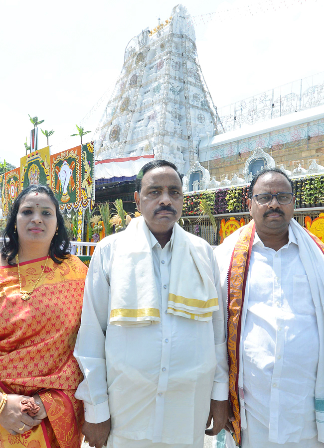 Srivari Navratri Brahmotsavam Golden Tiruchi Utsav - Sakshi10