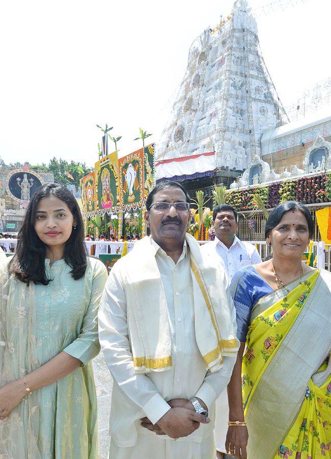 Srivari Navratri Brahmotsavam Golden Tiruchi Utsav - Sakshi11