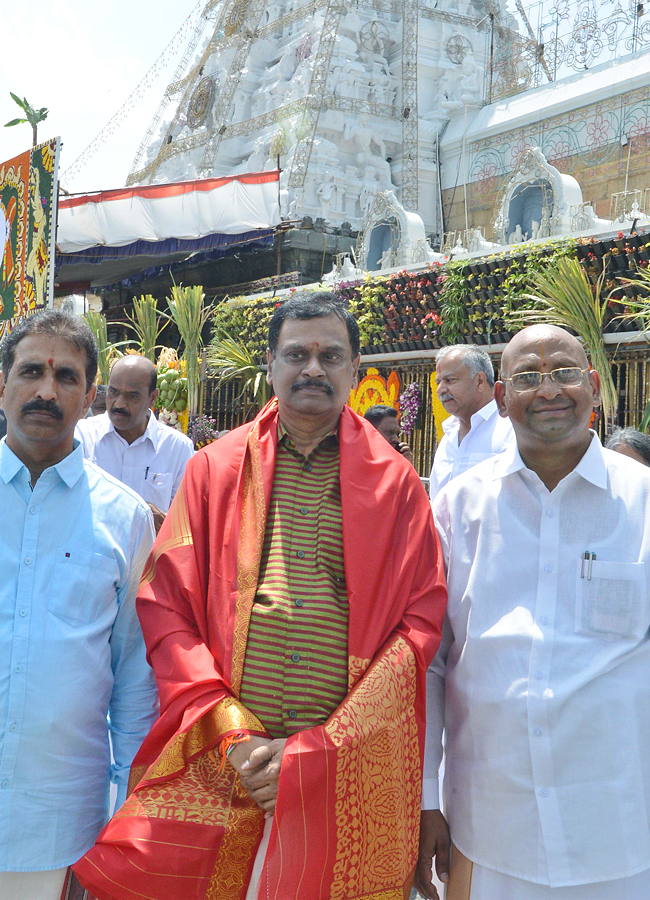 Srivari Navratri Brahmotsavam Golden Tiruchi Utsav - Sakshi12