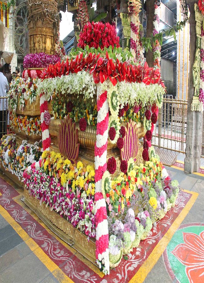 Srivari Navratri Brahmotsavam Golden Tiruchi Utsav - Sakshi14