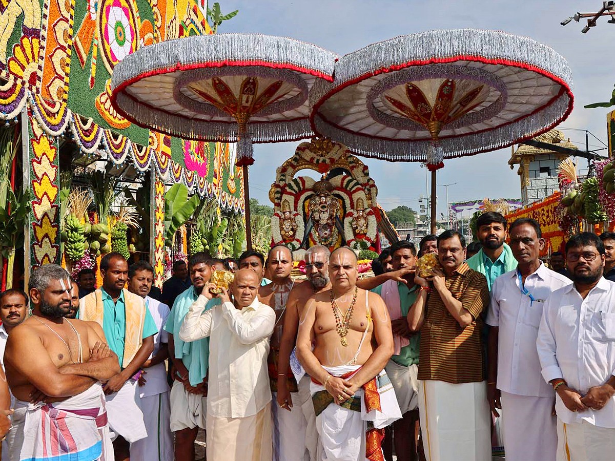 Srivari Navratri Brahmotsavam Golden Tiruchi Utsav - Sakshi17