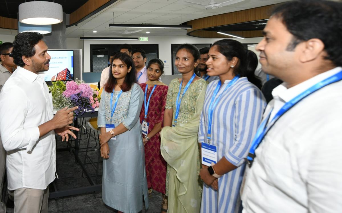 AP CM YS Jagan Vishakapatnam Anakapalle Tour Photos - Sakshi7