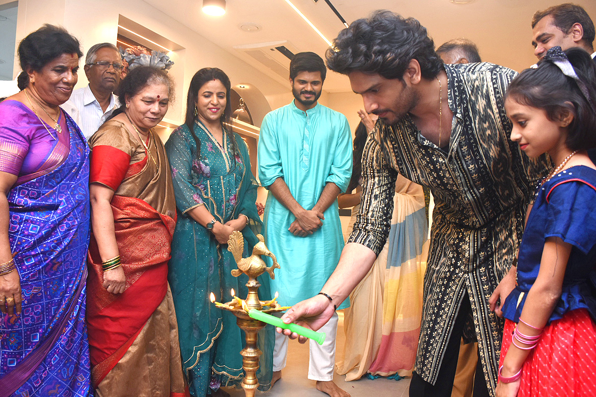 Vaishnavi Chaitanya Actors Anand Devarakonda in kokapet - Sakshi4