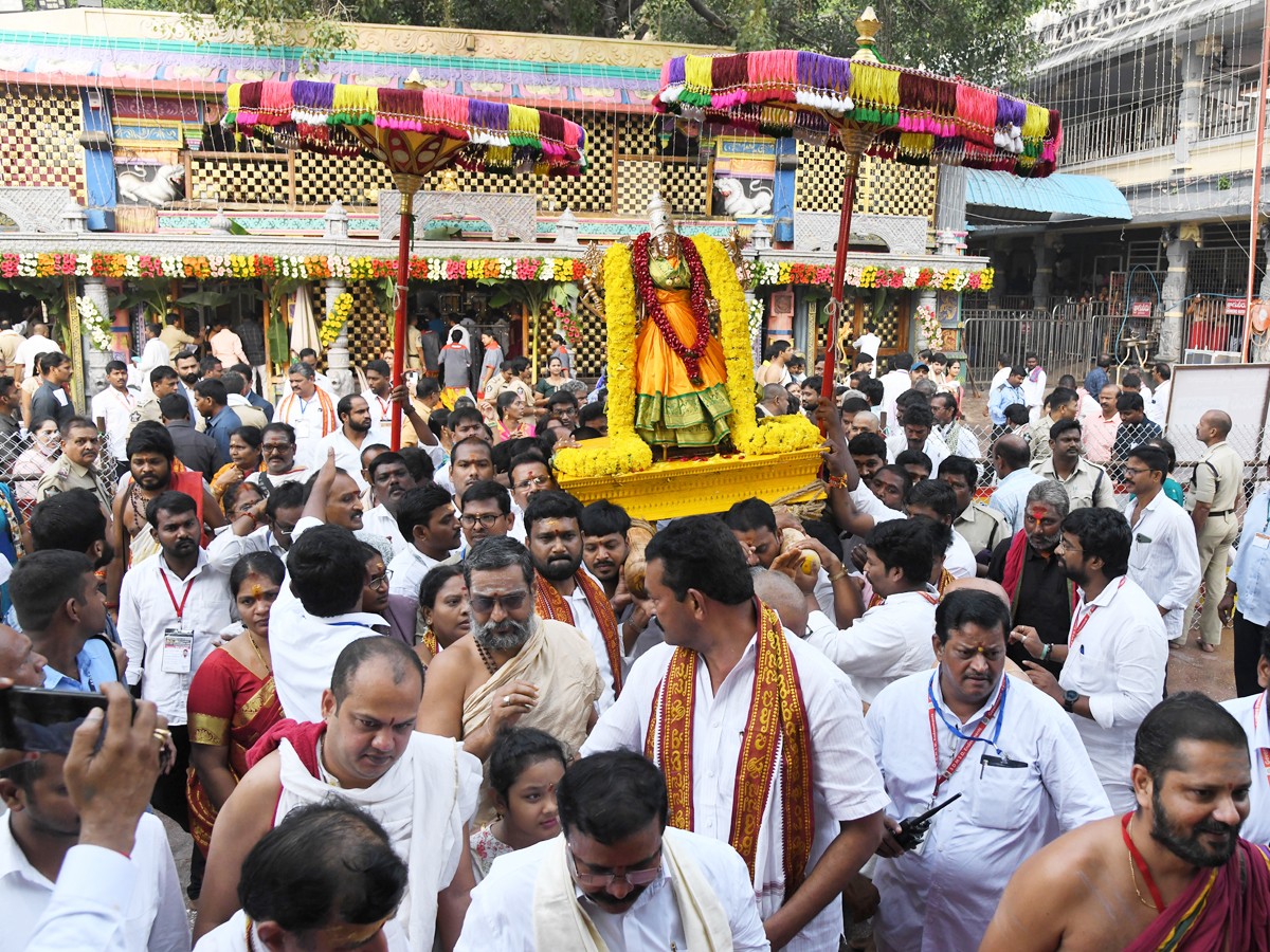 Dussehra Navratri Celebrations At Indrakiladri - Sakshi7