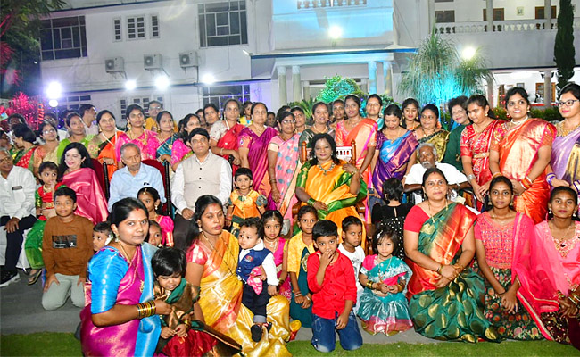 Governor Tamilisai participated in Bathukamma Celebrations at Raj Bhavan Photos - Sakshi2