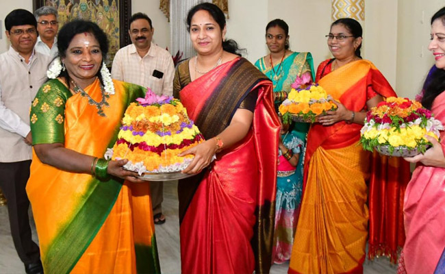 Governor Tamilisai participated in Bathukamma Celebrations at Raj Bhavan Photos - Sakshi4