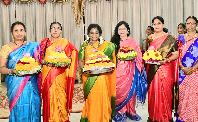 Governor Tamilisai participated in Bathukamma Celebrations at Raj Bhavan Photos - Sakshi5