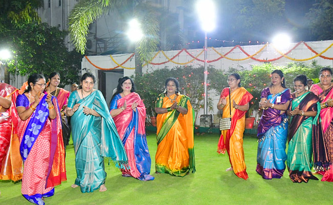 Governor Tamilisai participated in Bathukamma Celebrations at Raj Bhavan Photos - Sakshi9