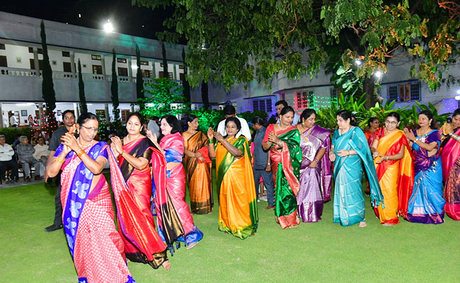 Governor Tamilisai participated in Bathukamma Celebrations at Raj Bhavan Photos - Sakshi10