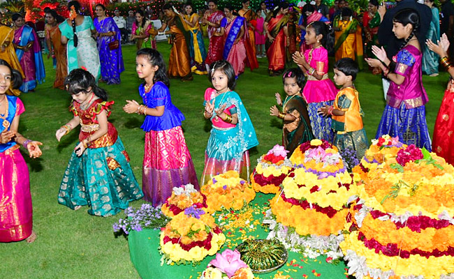 Governor Tamilisai participated in Bathukamma Celebrations at Raj Bhavan Photos - Sakshi11