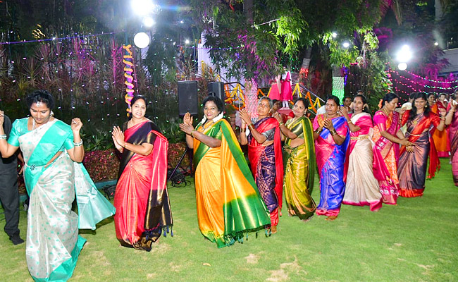 Governor Tamilisai participated in Bathukamma Celebrations at Raj Bhavan Photos - Sakshi13