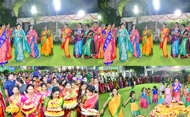 Governor Tamilisai participated in Bathukamma Celebrations at Raj Bhavan Photos - Sakshi1