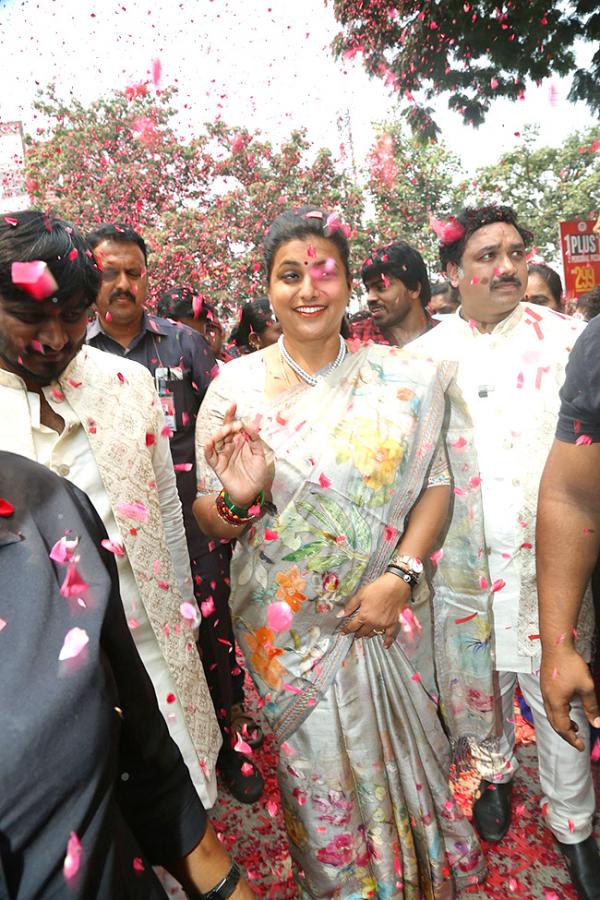 Roja Launches Mee Kadupuninda Restaurant Photos - Sakshi9