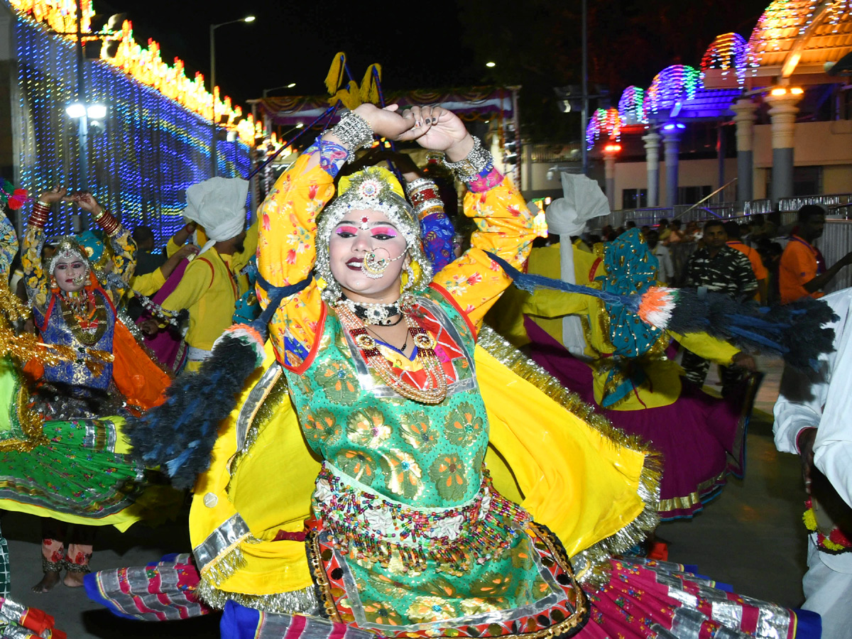 Tirumala Srivari Navaratri Brahmotsavam 2023 - muthyapu pandiri vahanam Photos - Sakshi11