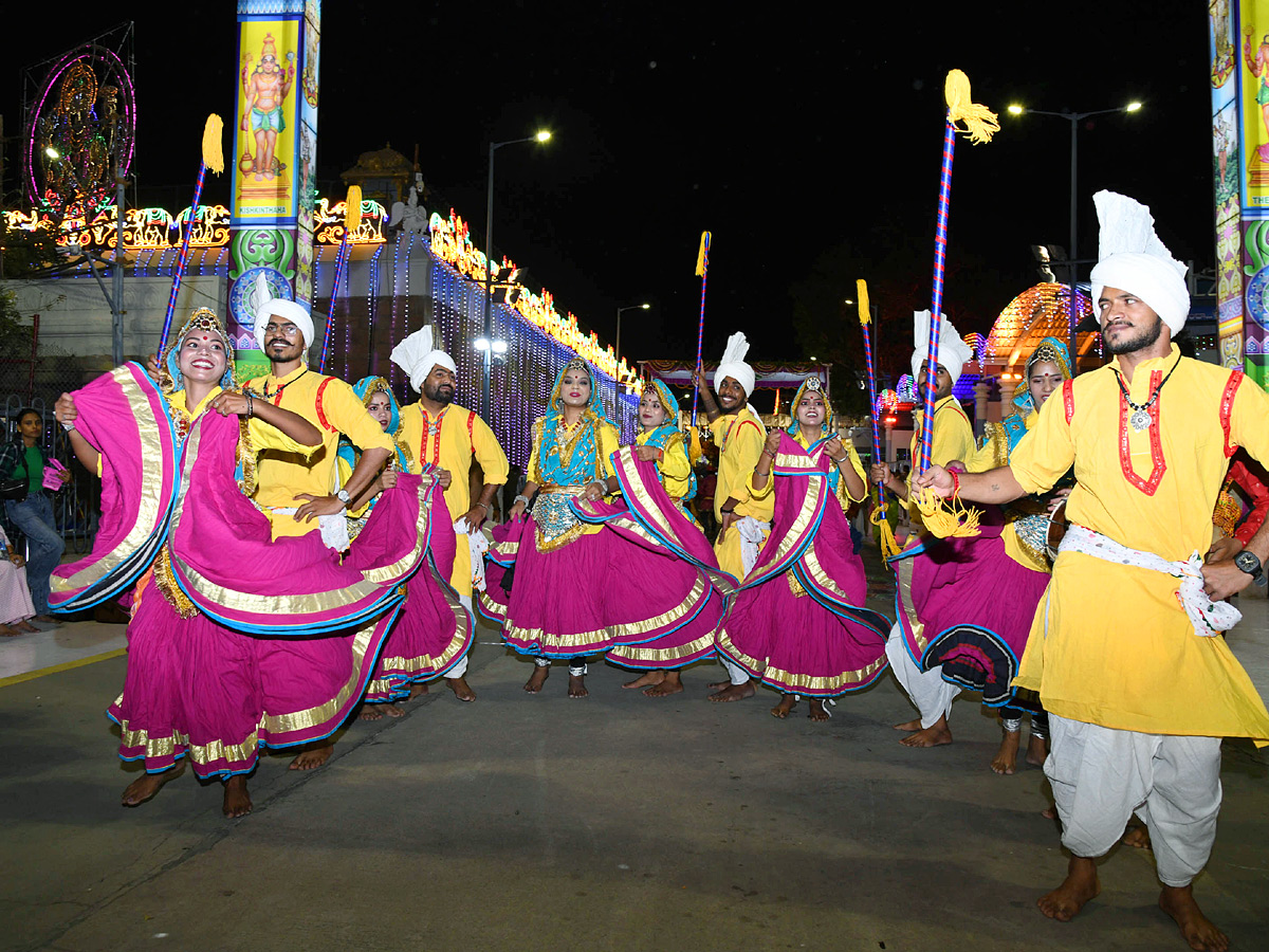 Tirumala Srivari Navaratri Brahmotsavam 2023 - muthyapu pandiri vahanam Photos - Sakshi21