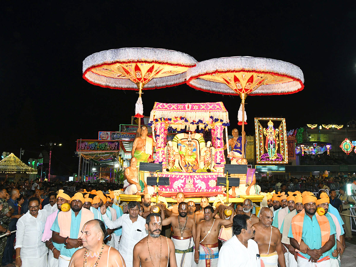 Tirumala Srivari Navaratri Brahmotsavam 2023 - muthyapu pandiri vahanam Photos - Sakshi6