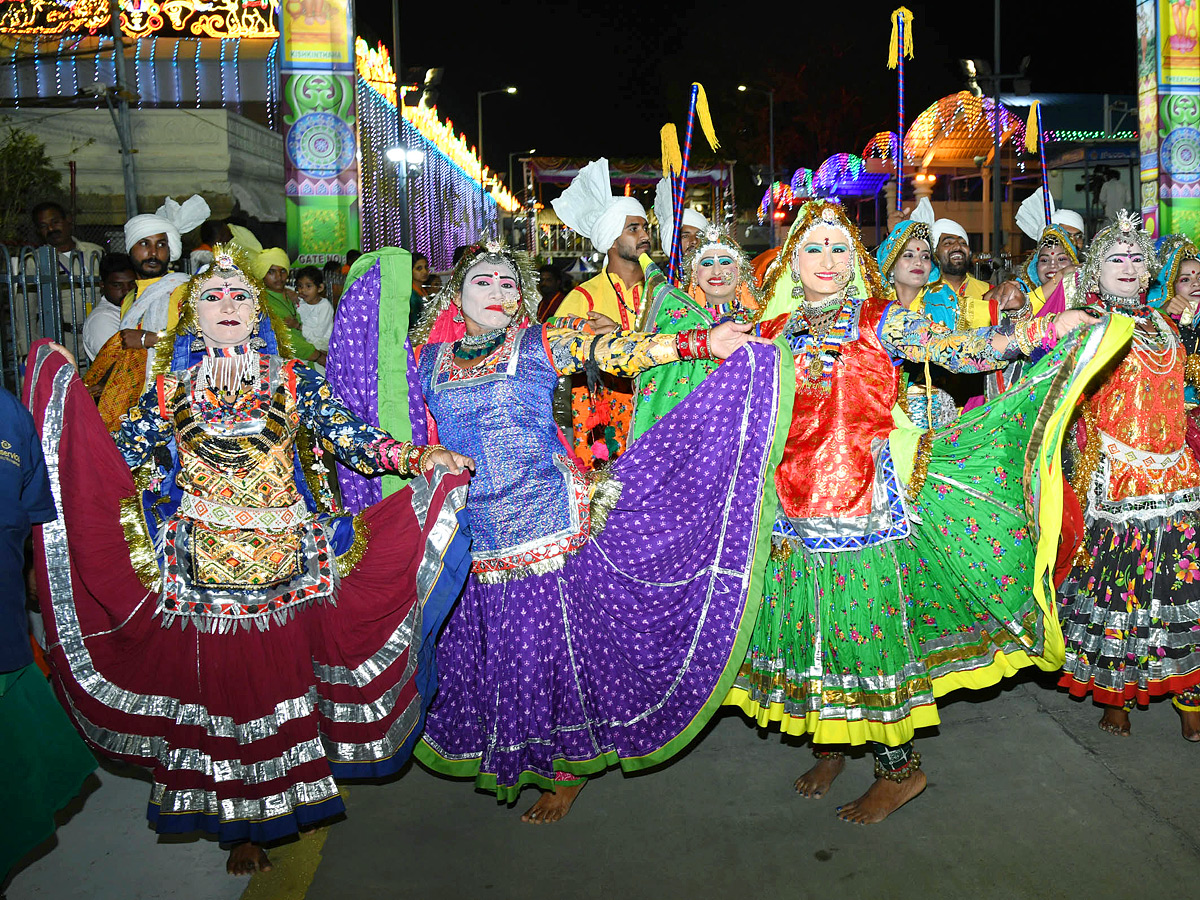 Tirumala Srivari Navaratri Brahmotsavam 2023 - muthyapu pandiri vahanam Photos - Sakshi13