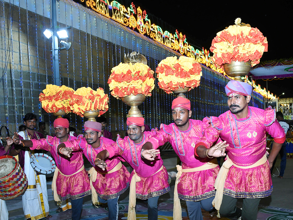 Tirumala Srivari Navaratri Brahmotsavam 2023 - muthyapu pandiri vahanam Photos - Sakshi15