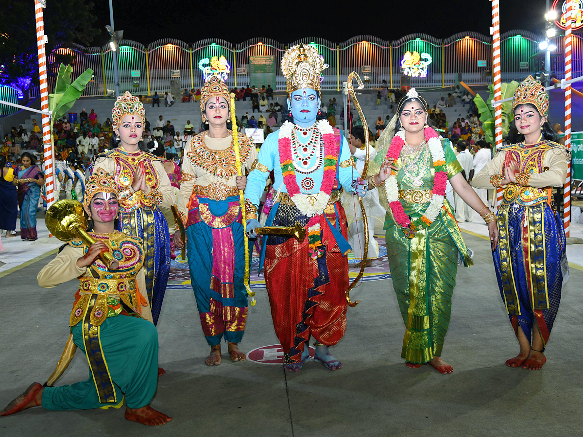 Tirumala Srivari Navaratri Brahmotsavam 2023 - muthyapu pandiri vahanam Photos - Sakshi16