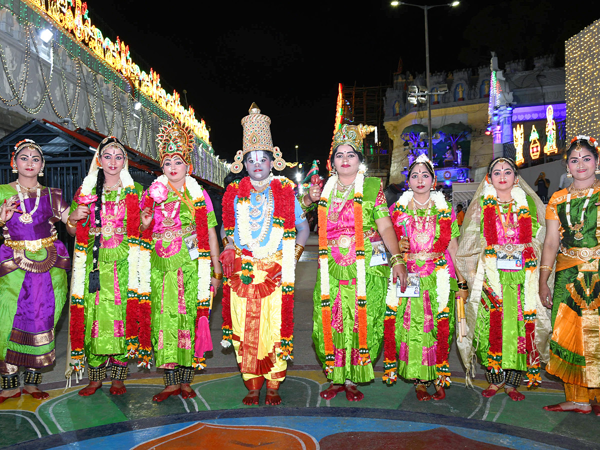 Tirumala Srivari Navaratri Brahmotsavam 2023 - muthyapu pandiri vahanam Photos - Sakshi19