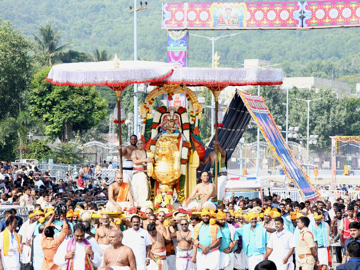 Tirumala Brahmotsavam: Sri Malayappaswamy On Simha Vahanam - Sakshi6