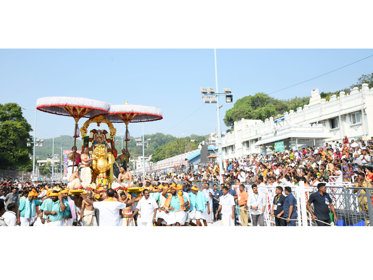 Tirumala Brahmotsavam: Sri Malayappaswamy On Simha Vahanam - Sakshi7