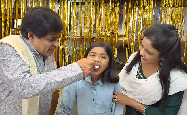 Tollywood Comedian Ali Birthday CeleBrations With Family Photos - Sakshi11