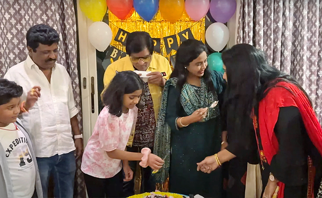 Tollywood Comedian Ali Birthday CeleBrations With Family Photos - Sakshi12