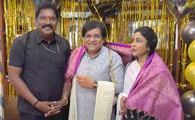 Tollywood Comedian Ali Birthday CeleBrations With Family Photos - Sakshi8