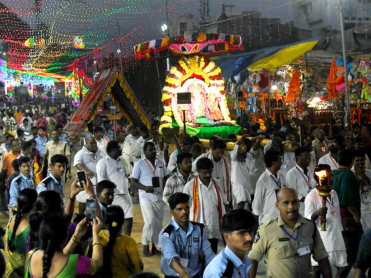 Vijayawada Indrakeeladri Dussehra Celebrations 2023 Photos - Sakshi2