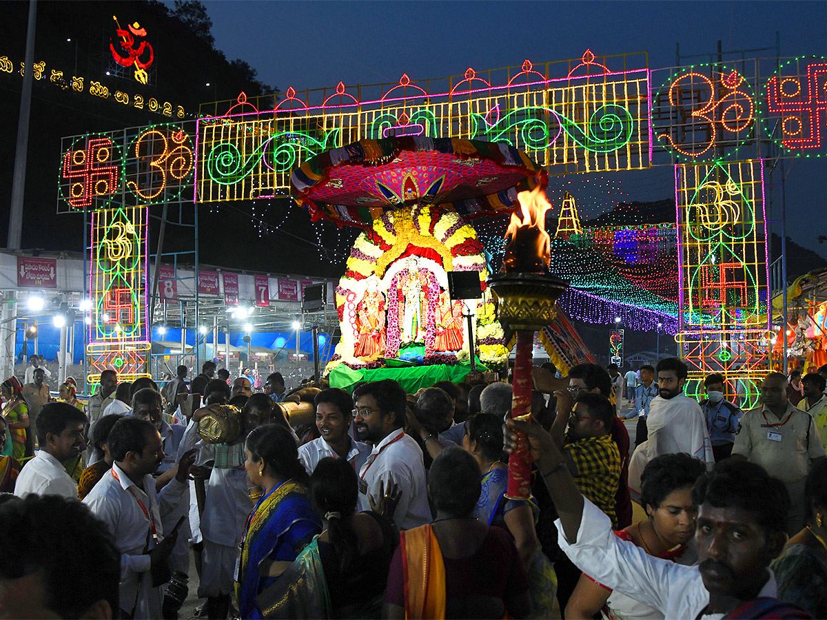 Vijayawada Indrakeeladri Dussehra Celebrations 2023 Photos - Sakshi3