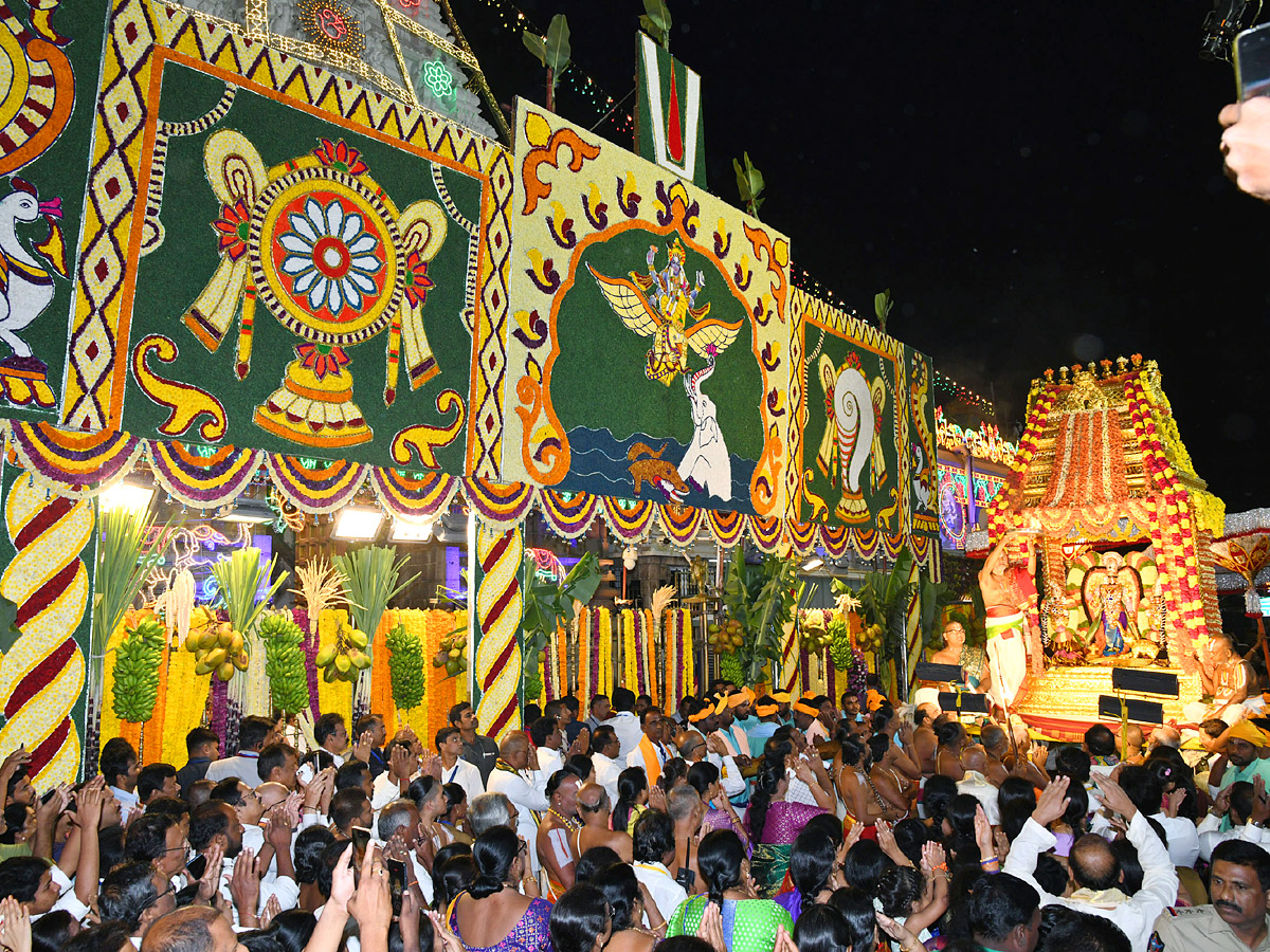 Tirumala Srivari Navaratri Brahmotsavam 2023 - Sarva Bhoopala Vahanam Photos - Sakshi1