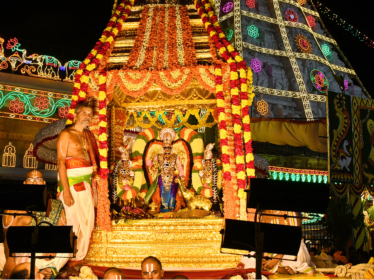 Tirumala Srivari Navaratri Brahmotsavam 2023 - Sarva Bhoopala Vahanam Photos - Sakshi4