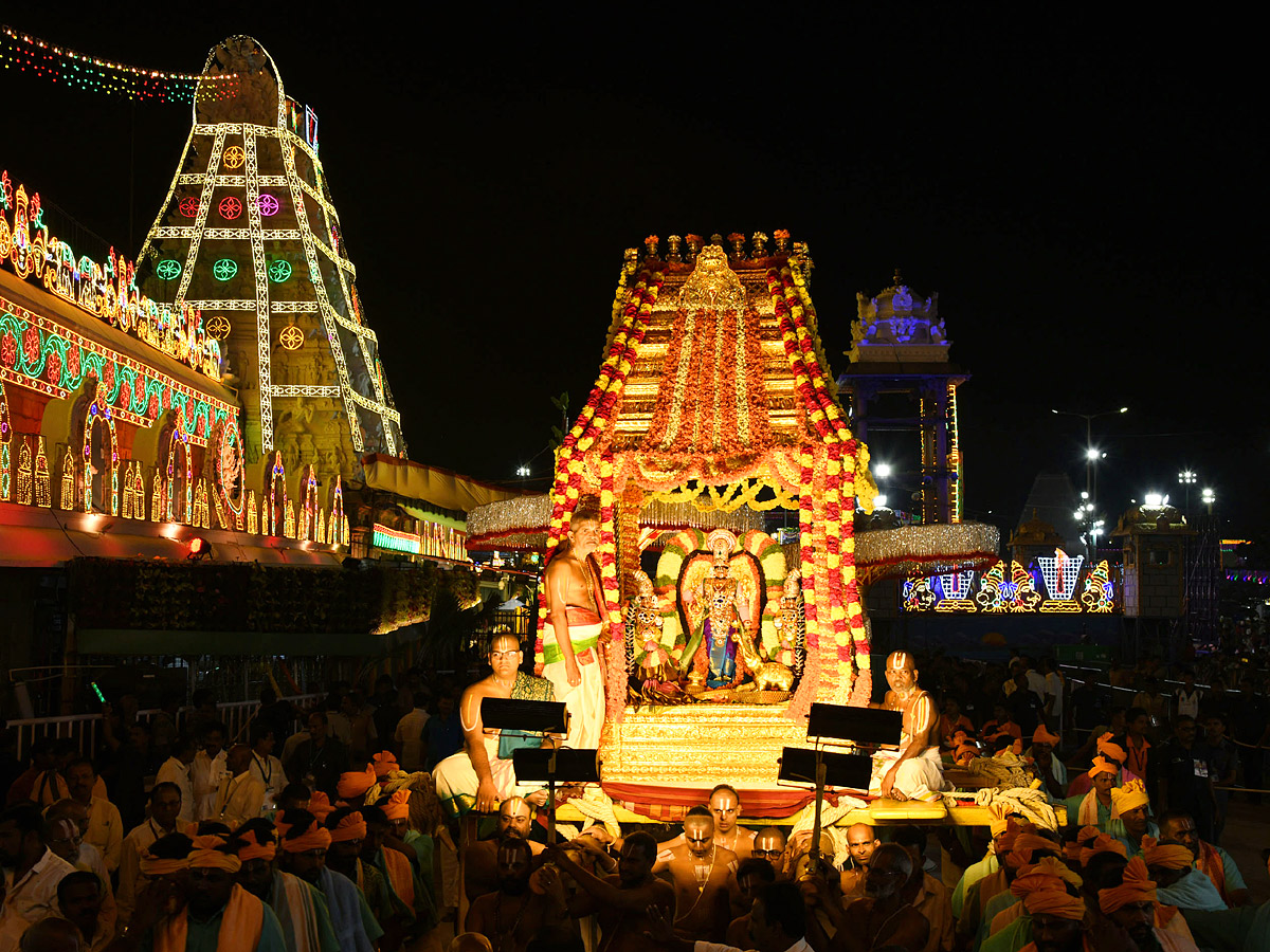 Tirumala Srivari Navaratri Brahmotsavam 2023 - Sarva Bhoopala Vahanam Photos - Sakshi5