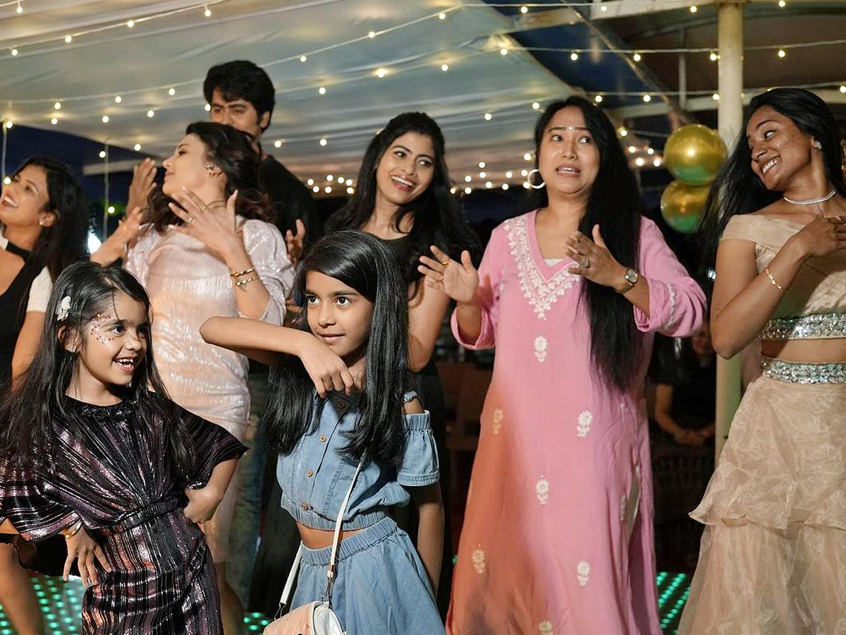 Anchor Ravi Daughter Viya Birthday Celebrations With Bigg Boss Contestants Photos - Sakshi4