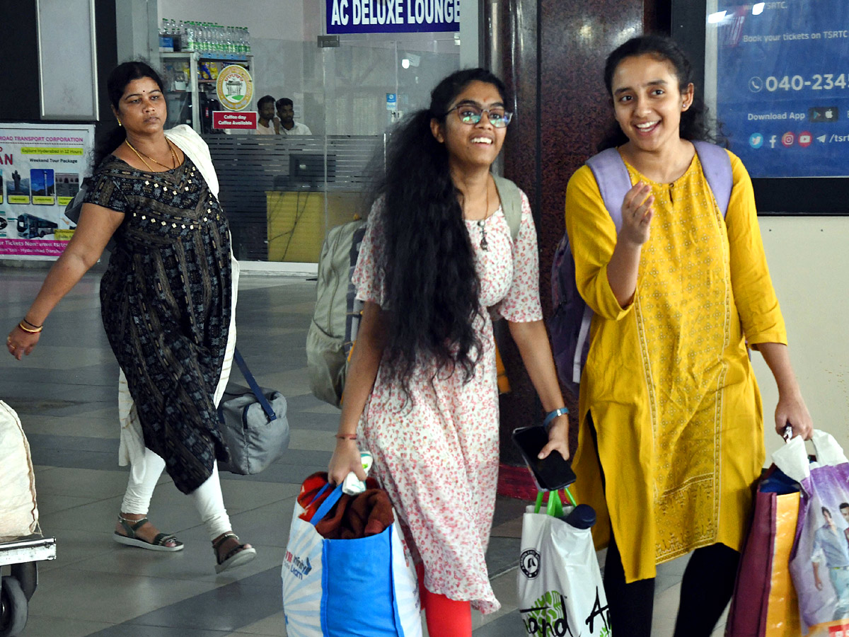 Huge Rush In Bus Stands Occasion Of Bathukamma ANd Dussehra Festival Photos - Sakshi11