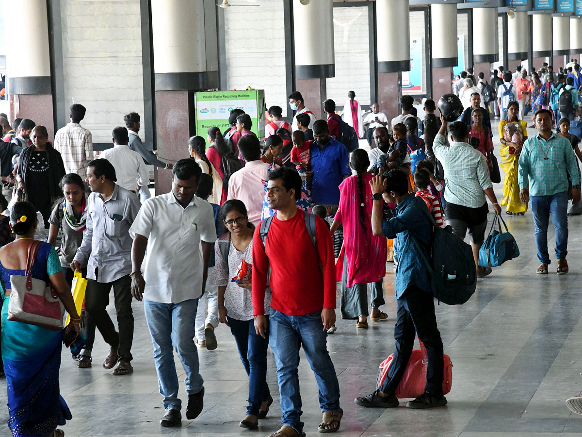 Huge Rush In Bus Stands Occasion Of Bathukamma ANd Dussehra Festival Photos - Sakshi14