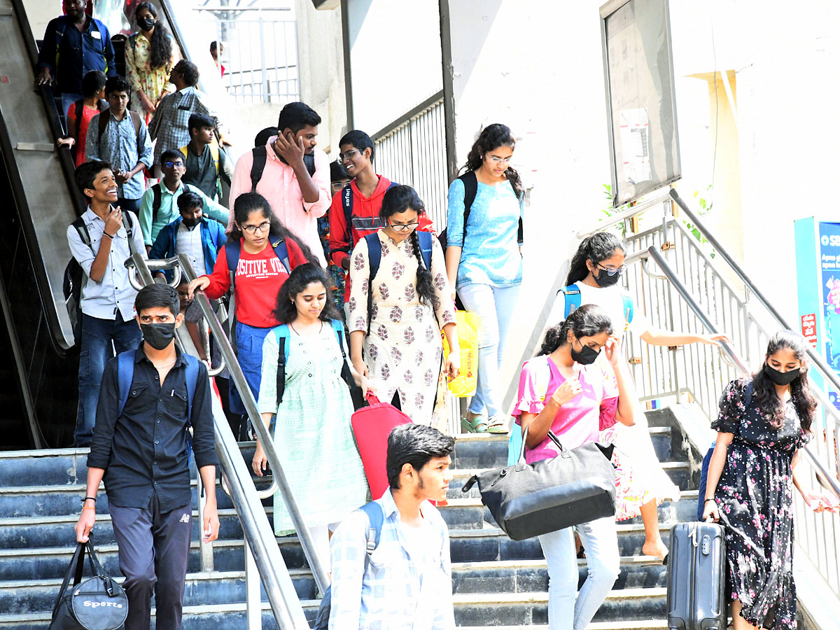 Huge Rush In Bus Stands Occasion Of Bathukamma ANd Dussehra Festival Photos - Sakshi20