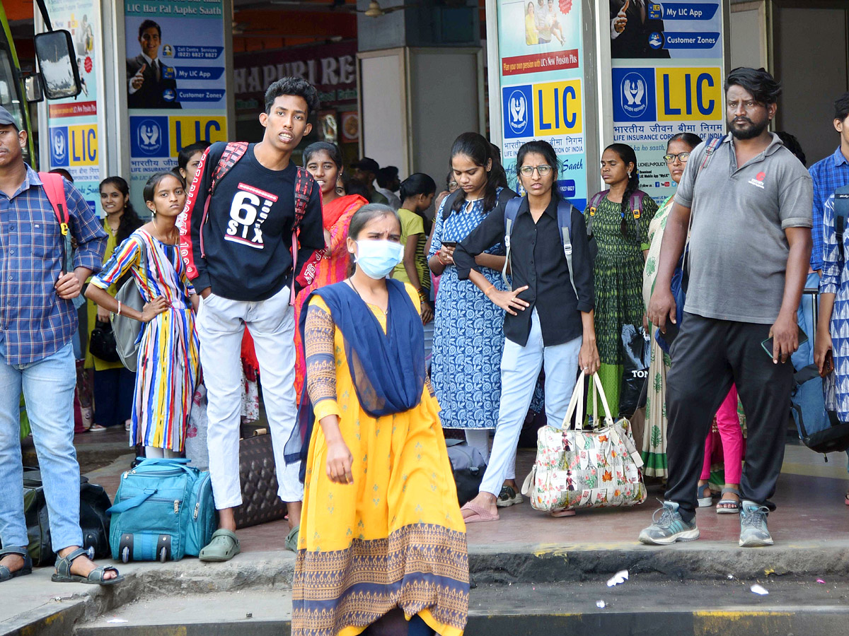 Huge Rush In Bus Stands Occasion Of Bathukamma ANd Dussehra Festival Photos - Sakshi5