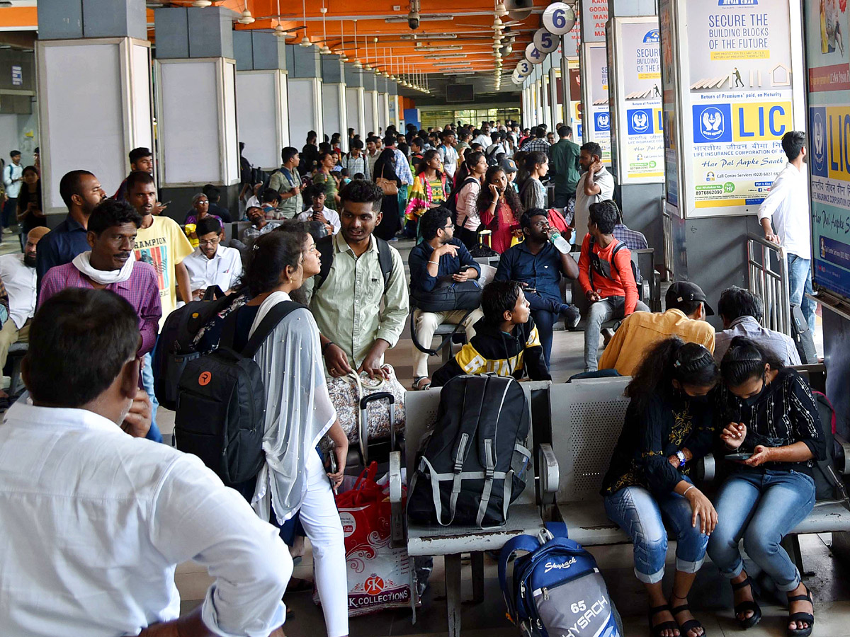 Huge Rush In Bus Stands Occasion Of Bathukamma ANd Dussehra Festival Photos - Sakshi7