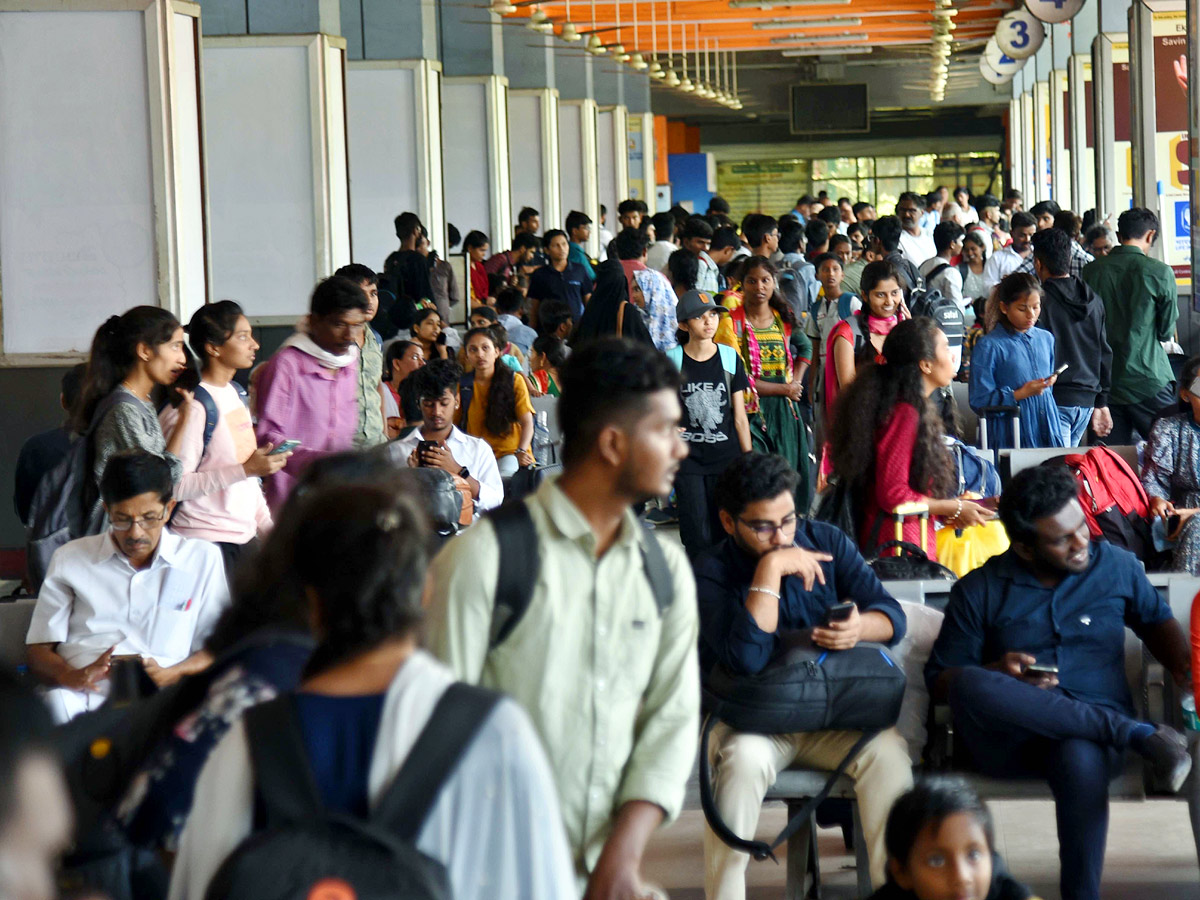 Huge Rush In Bus Stands Occasion Of Bathukamma ANd Dussehra Festival Photos - Sakshi8